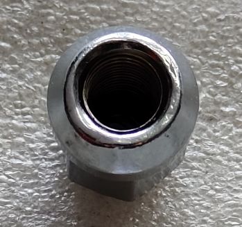 Гайка колеса М 10х1,25