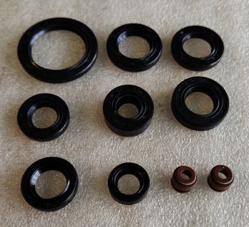 Набор сальников  YX 140